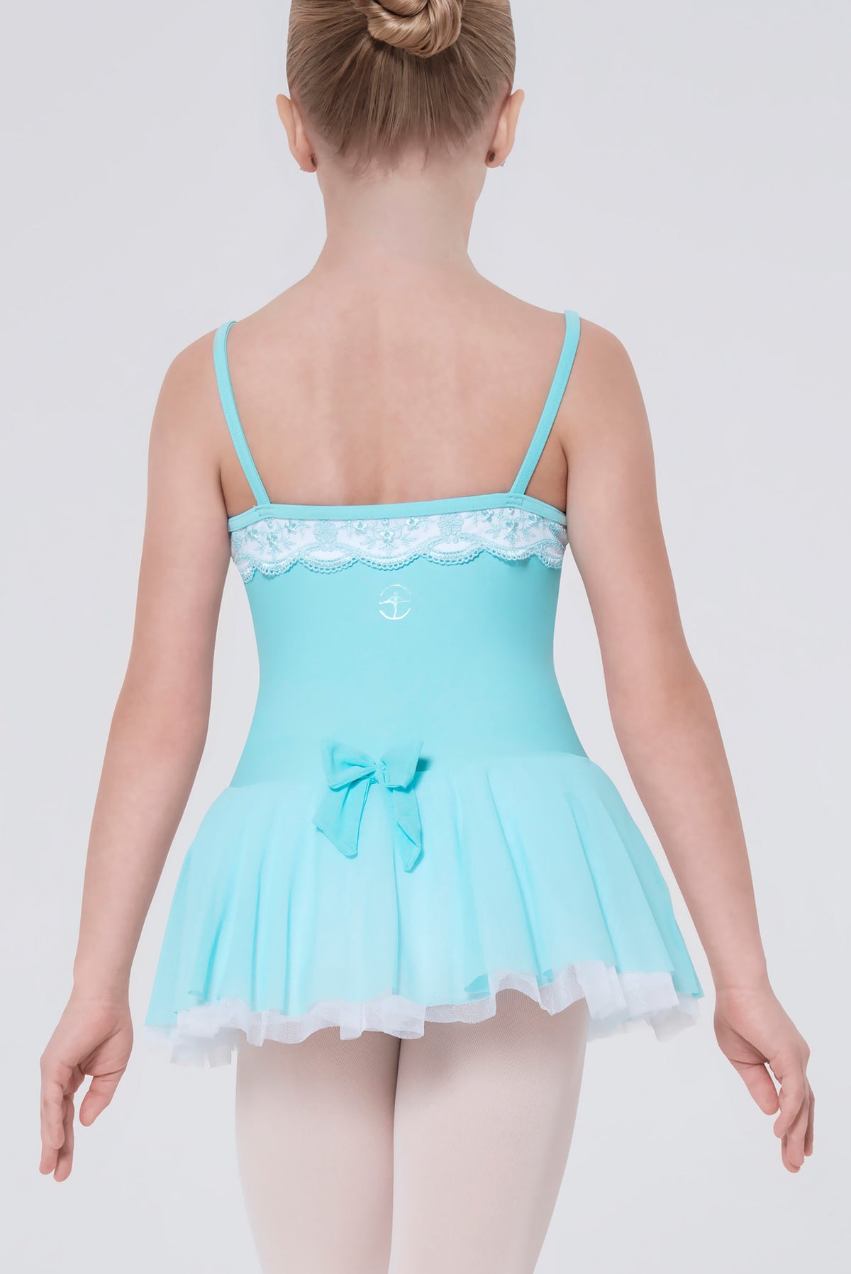 #couleur_pacific / white