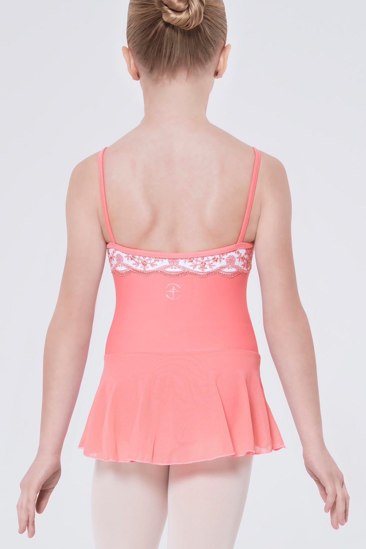#couleur_coral / white